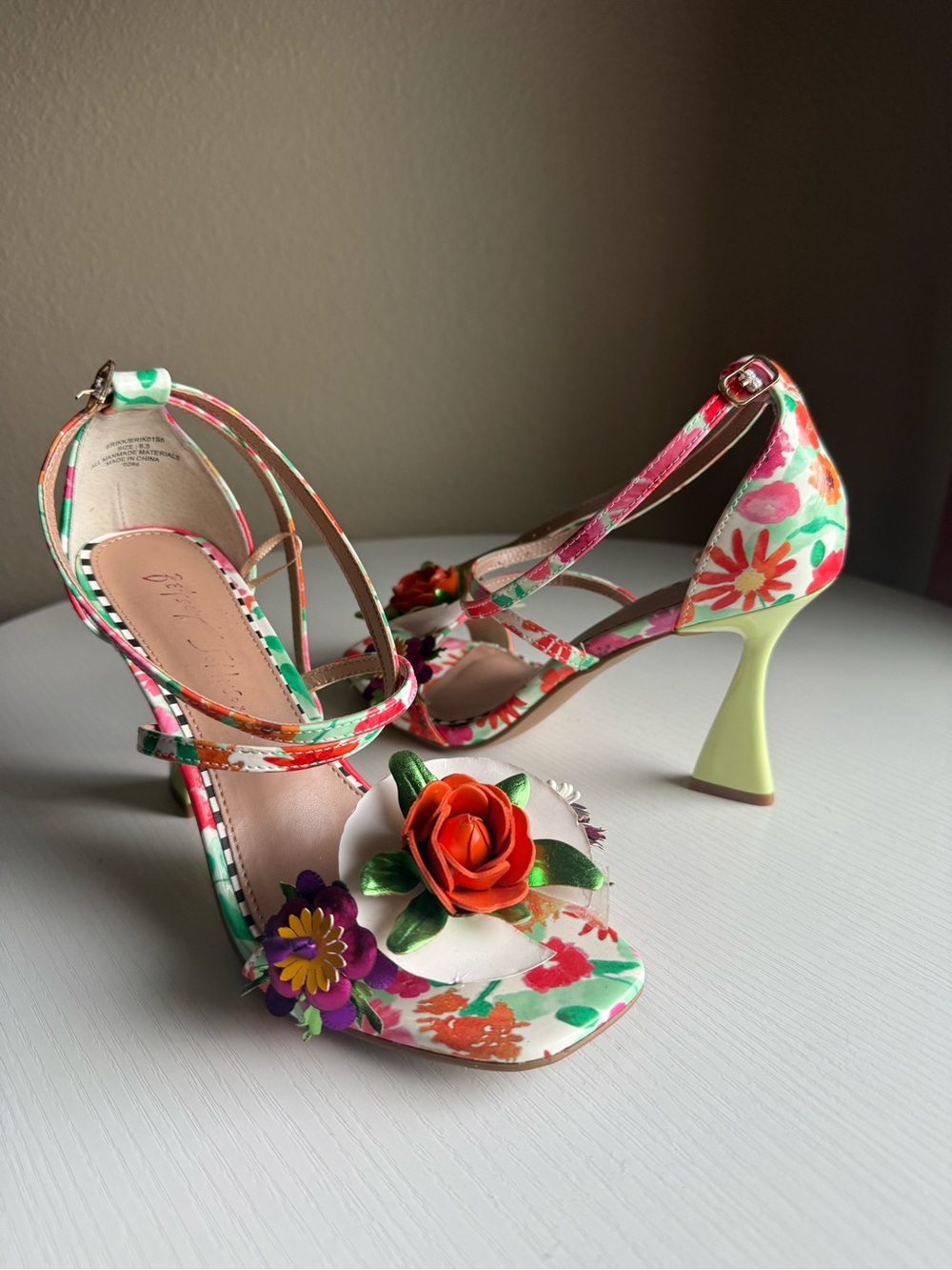 New Betsey Johnson Malorie Sandal Sz 6.5